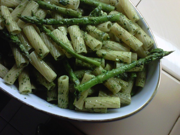 pesto+pasta+with+asparagus+4-171